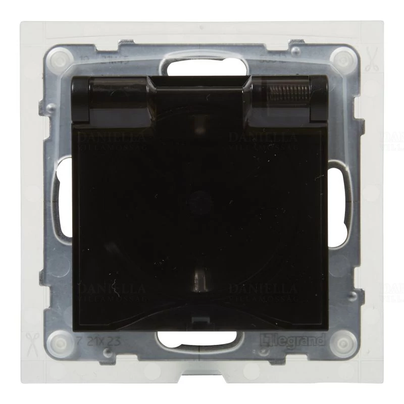 LEGRAND 721423 Suno 2P+F csatlakozóaljzat (rugós), biztonsági zsaluval, IP44, fekete