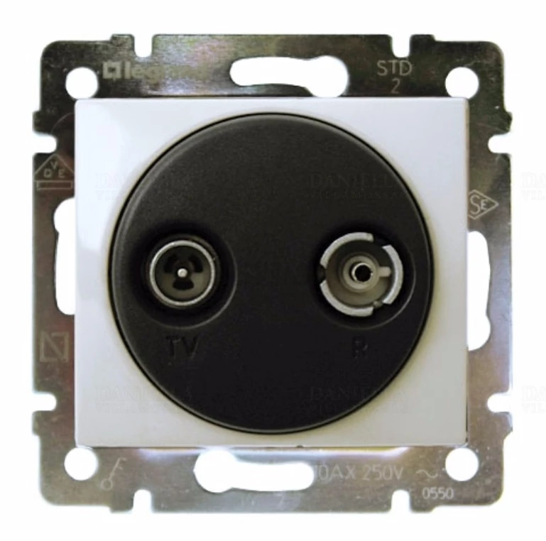 LEGRAND Valena 774434 antenna csatl feh. átmenő